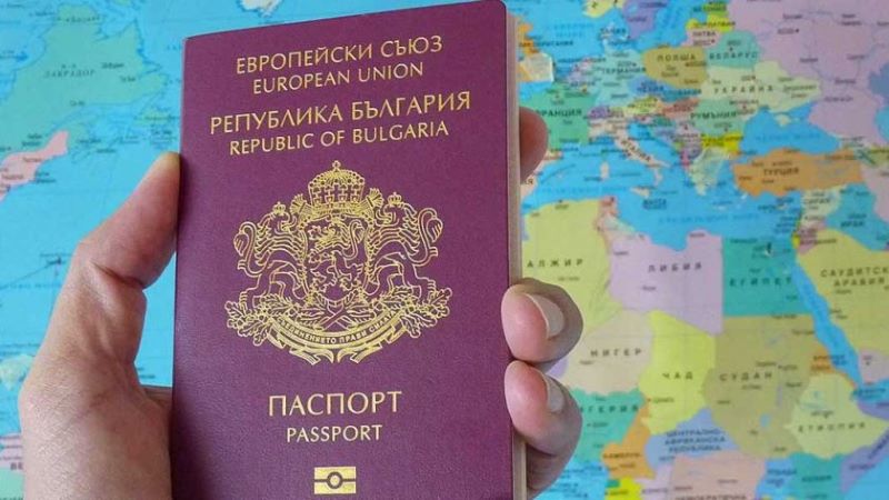 Република online објавува: Албански политичари помагаат во делење на бугарски пасоши меѓу Македонците во Голобрдо